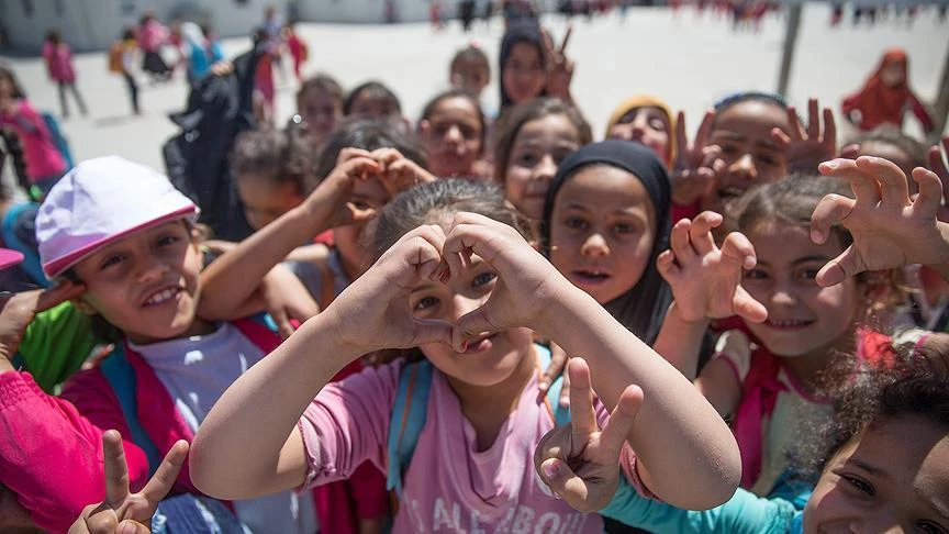 Batı kampı ve ‘egemen güçler’ kendi çıkarları için mülteci çocukları kullanmayı mı planlıyor?