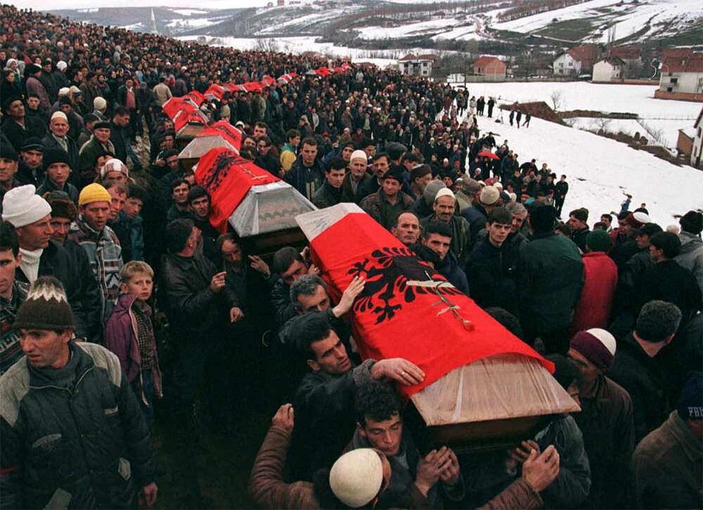 Kosova Reçak katliamının 24. yıldönümü ve Kırmızı Çiçek