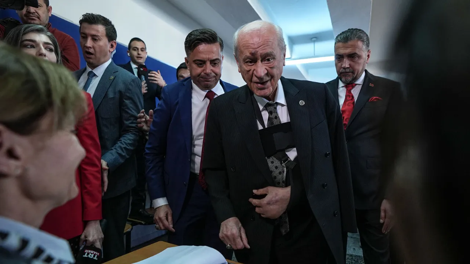 MHP lideri Devlet Bahçeli’nin kırılan kolunun sırrı!