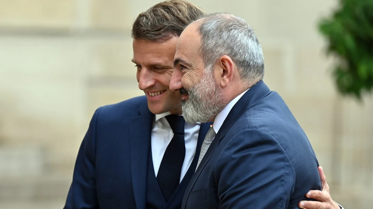 Fransa prezidentinin boş vədlərindən ruhlanan Paşinyan sülh sazişini irəli çəkməyə çalışır