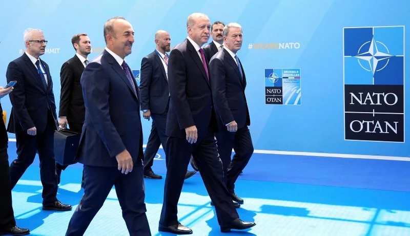 NATO Zirvesinde üç klas hareket