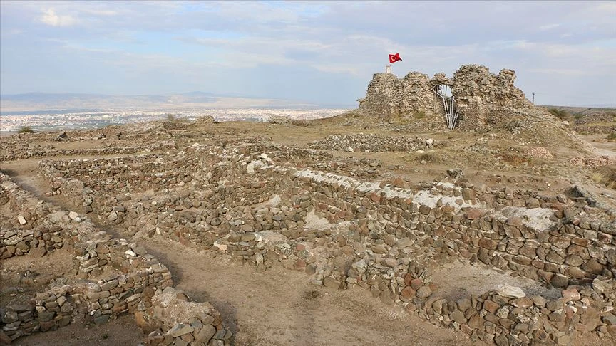 Osman Bey Karacahisar’ı Fethetti mi?