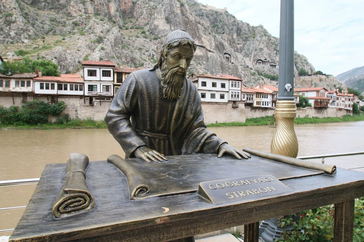 Prof. İznik ve Strabon’a coğrafya eleştirisi