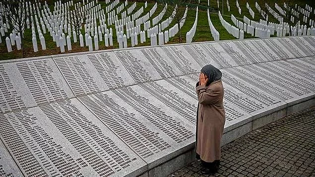 Srebrenitsa katliamı her zaman Müslümanlar ve Boşnaklar için ciddi bir tartışma konusudur