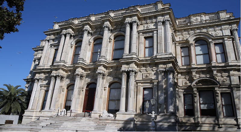 Sultan 2. Abdülhamid Han'ın Müşfika Kadınefendi Sultan ile sürgün yıllarını geçirdiği Beylerbeyi Sarayı