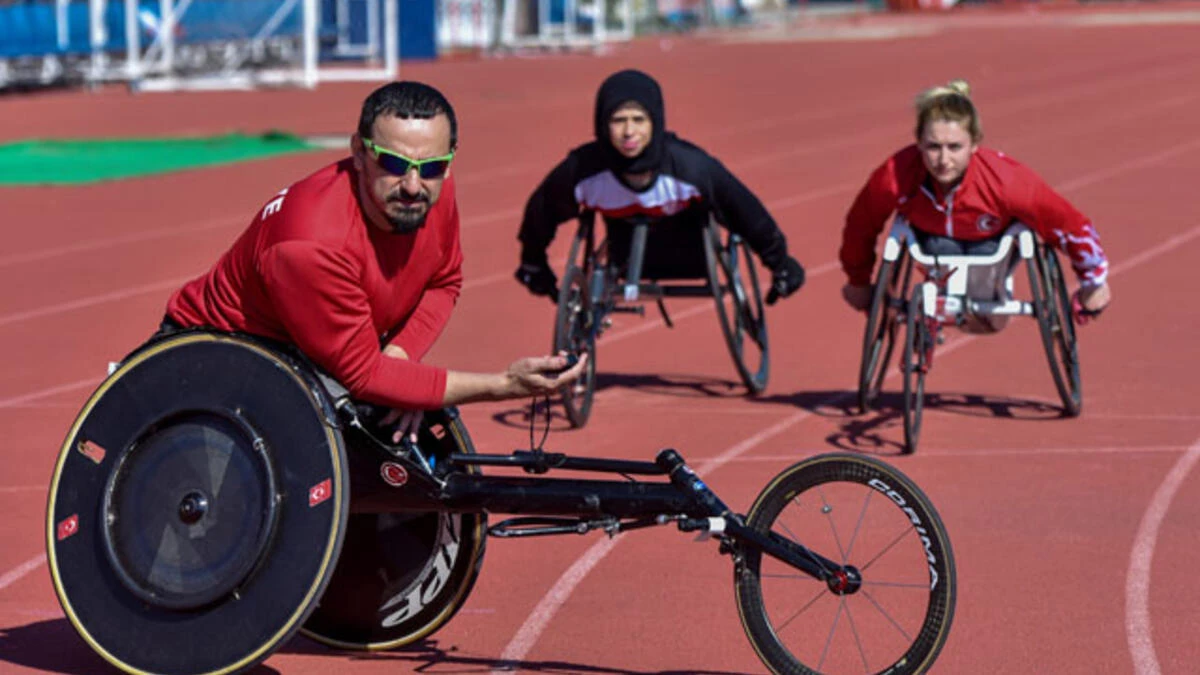 Tekerlekli Sandalye Atletizm Milli Takımı ve Bağcılar Belediyesi Spor Kulübü antrenörü Ömer Cantay ile…