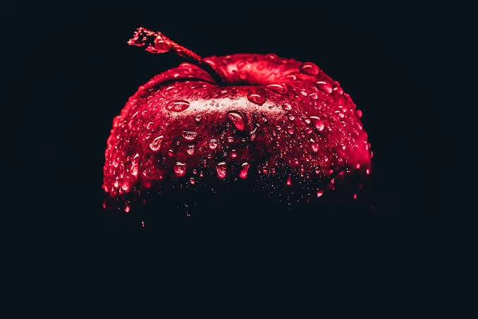 Yüreğinde kızıl elma taşıyanlara minnet borcu