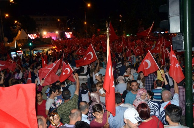 15 Temmuz'dan 11 Ağustos'a Meydanlarda 26 gün... Yayınlanmamış fotoğraflar -2-