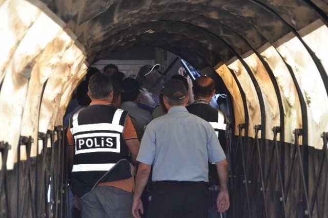 Yeşil sahada olaylı maç: Atışma kavgaya döndü!