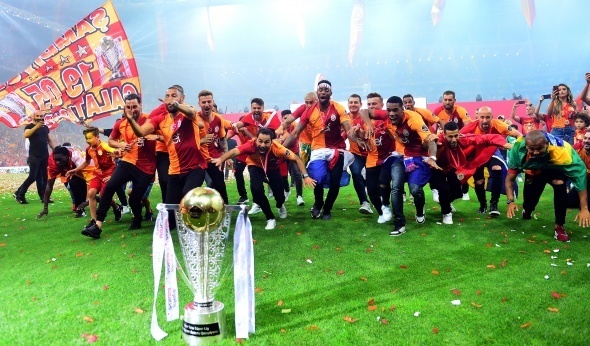 Süper Lig 2017-2018 sezonunu şampiyon olarak...