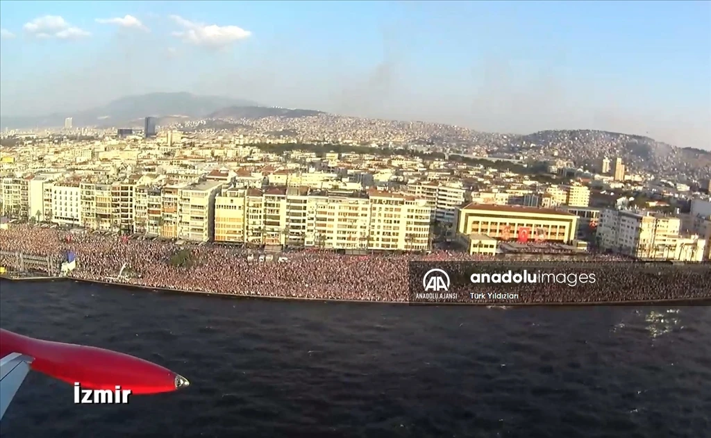 Jetler şehirleri görüntüledi! 'Türk Yıldızları'nın kokpitinden Türkiye