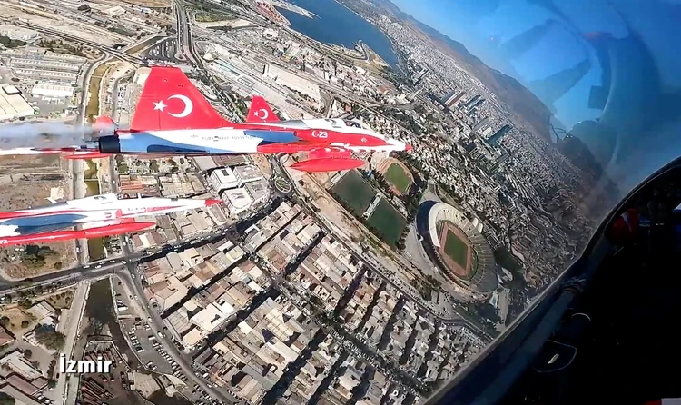 Jetler şehirleri görüntüledi! 'Türk Yıldızları'nın kokpitinden Türkiye