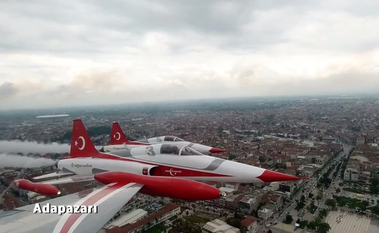 Jetler şehirleri görüntüledi! 'Türk Yıldızları'nın kokpitinden Türkiye