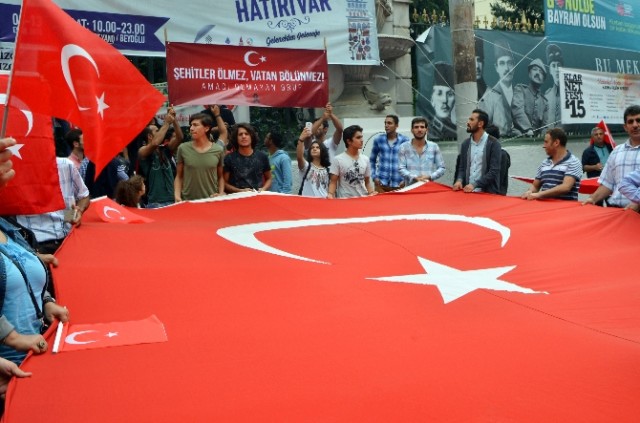 Alvarlı Efe&#039;nin binlerce torunu, İstiklal’de terörü lanetledi