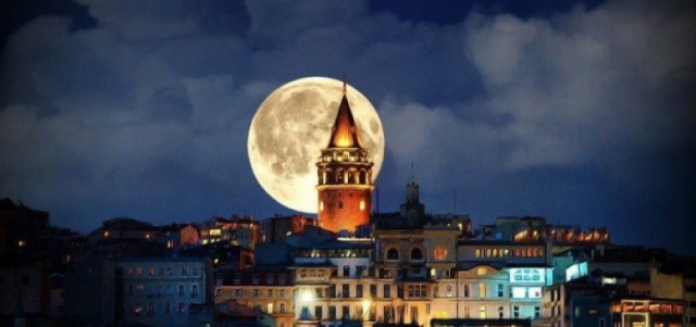 Ay’a bak! 'Ayın Ondördü’ne bak!..