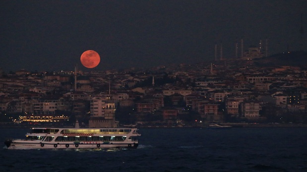 'Süper Mavi Kanlı Ay' hayran bıraktı