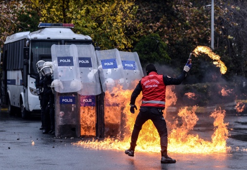 Çevik Kuvvet Polislerinin aksiyon filmlerini aratmayan eğitimi