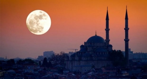 Ay’a bak! 'Ayın Ondördü’ne bak!..