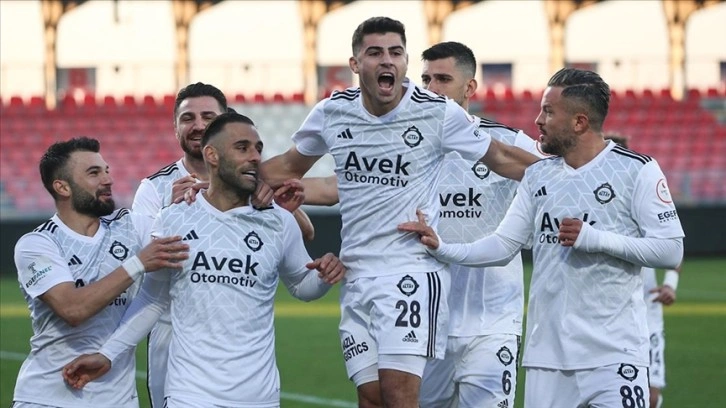 1. Lig'de devreyi son sırada tamamlayan Altay'da 25 futbolcu forma giydi