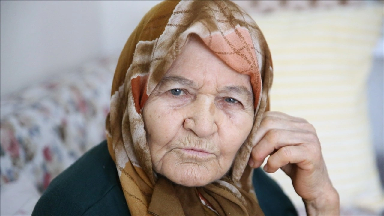 110 yaşındaki Hayriye nineye Anneler Günü hediyesi