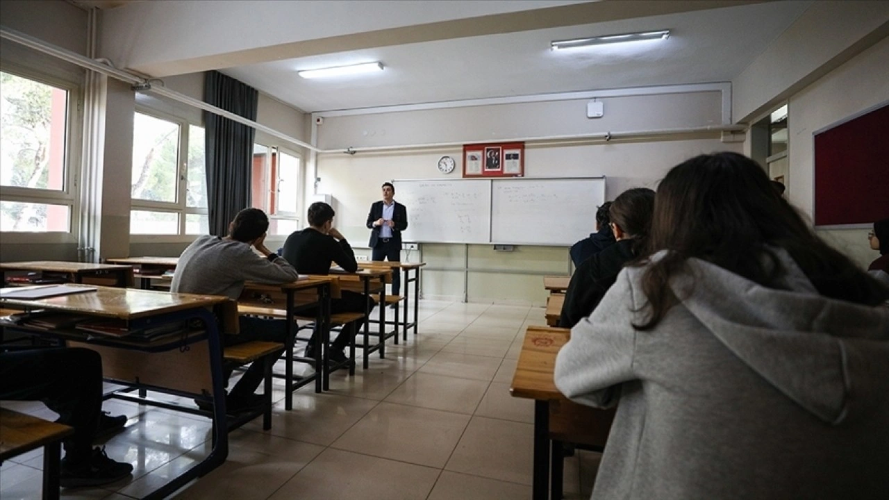 15 bin sözleşmeli öğretmen alımı için başvurular bugün sona eriyor