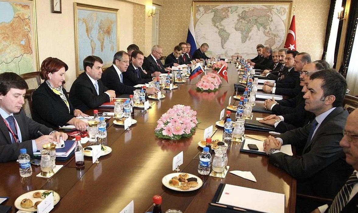 15 Yıl önce 15 Yıl sonra Türk-Rus ilişkileri ve tarihi Putin-Zelensky zirvesi -Ömür Çelikdönmez yazdı-