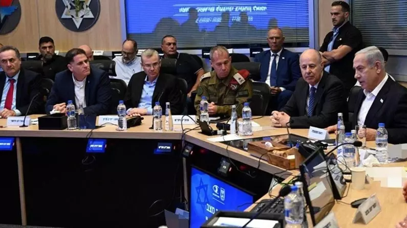 Israel's war cabinet is cracking! 2