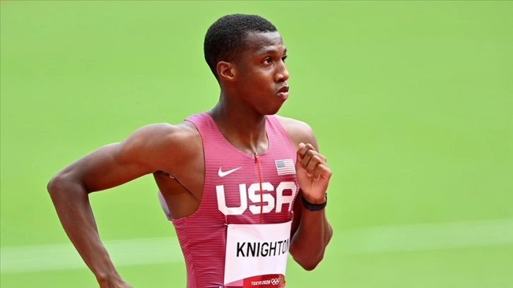 18 yaşındaki Knighton 200 metreyi 4. en hızlı koşan atlet oldu