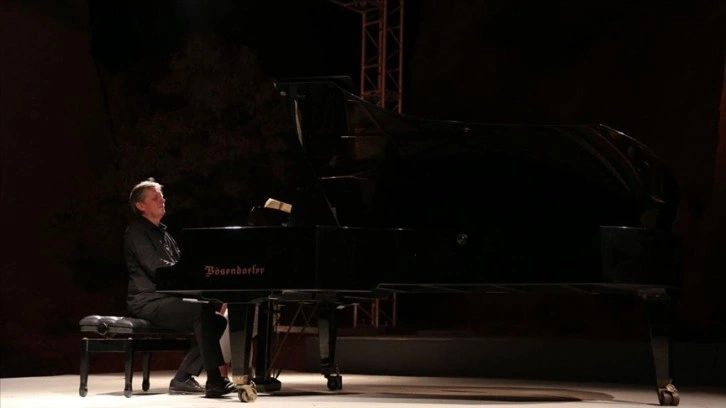 19. Uluslararası Gümüşlük Müzik Festivali'nde İngiliz piyanistler konser verdi