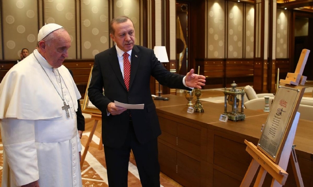 Sultan Fatih'in Bosna Fermanı ile Erdoğan'dan Papa'ya anlamlı mesaj
