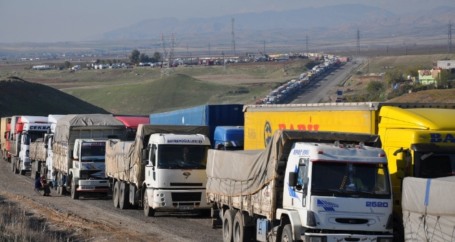 Habur'da 20 kilometrelik TIR kuyruğu