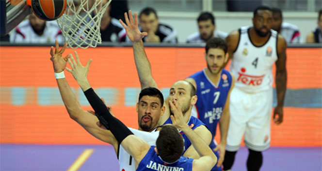 Anadolu Efes, Real Madrid'i devirdi!