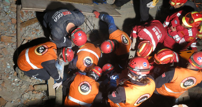 Türk Arama Kurtarma Ekibi GEA Nepal'de 2. kazazedeyi kurtardı
