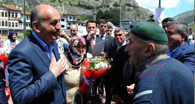 Bakan Müezzinoğlu'yla yaşlı adamın ‘emeklilere bakmıyorsunuz?' diyaloğu