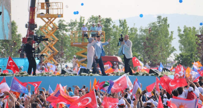 Davutoğlu: Türkiye’ye bir Sisi arıyorlar