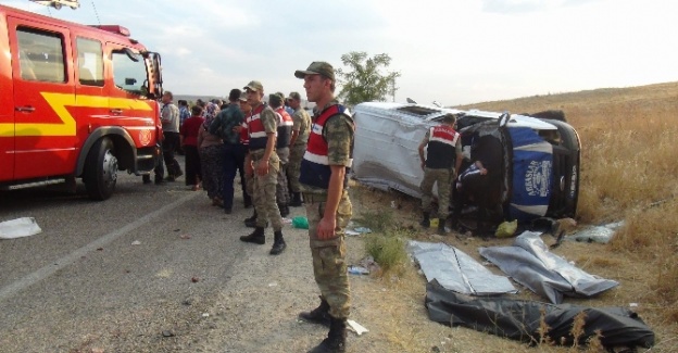 Aşırı hız facia ile sonuçlandı: 3 ölü, 8 yaralı