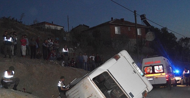 İşçileri taşıyan minibüs takla attı: 3 ölü, 17 yaralı