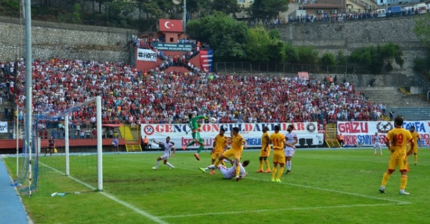 Kayserispor zorlansa da turu geçti