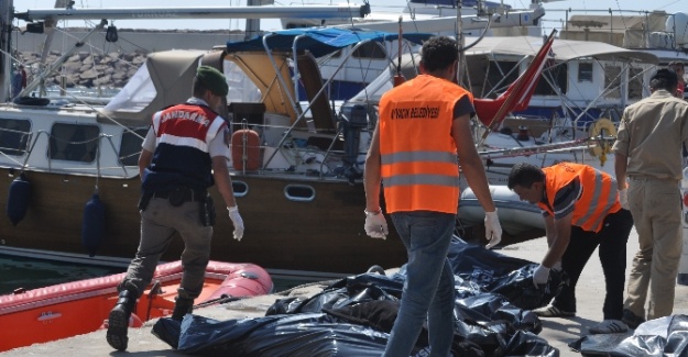 M&uuml;lteci botu geminin altında kaldı: 13 &ouml;l&uuml;, 13 kayıp