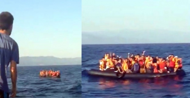 Mülteciler denizin ortasında kaldı