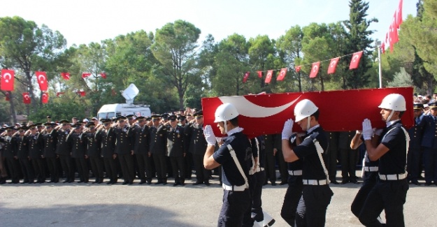 Şehit eşi "Hasanım" ağıdı