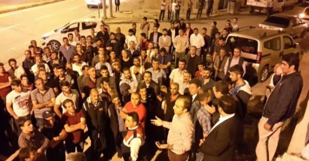 Terörü protesto eden grup yolu trafiğe kapatmak istedi