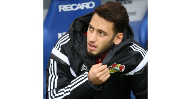 Hamburg taraftarından Çalhanoğlu’na büyük tepki