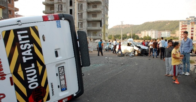 Öğrenci servisi takla attı: 10 yaralı