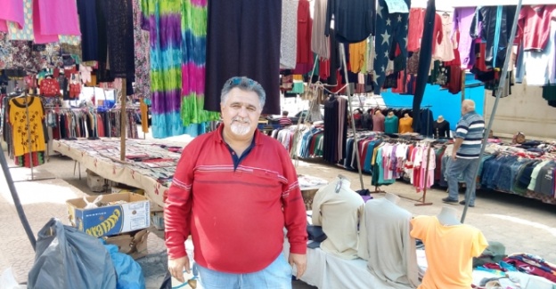 Pazarcı vekil adayı hem satış yapıyor hem de propaganda