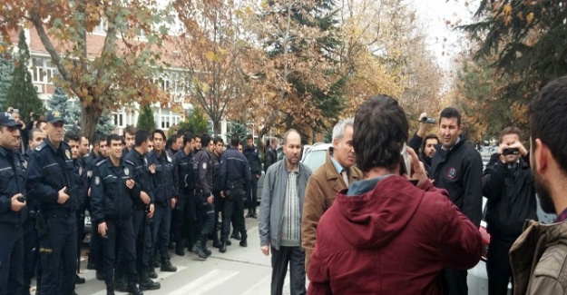 Anadolu Üniversitesi’nde gerginlik