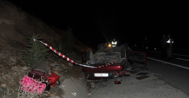 Domuza çarpan araç takla attı: 5 yaralı