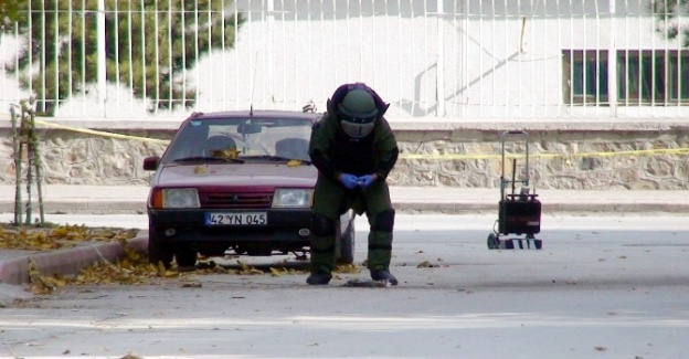 Polisin otomobilinin altında bomba bulundu