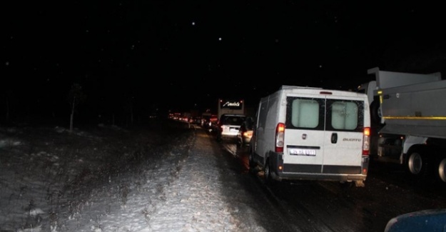 Balıkesir-Bursa yolu ulaşıma kapandı