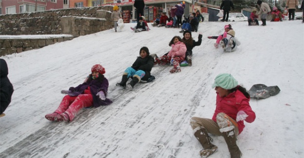 Bolu'da okullara kar tatili